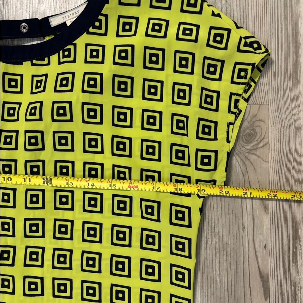 Geometric Patterned Women's Top - image 6